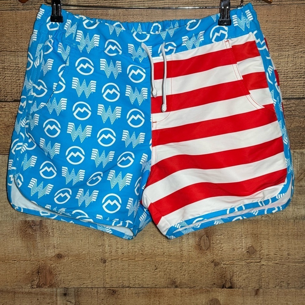 🌻 Magellan Woman’s Fish Gear WHATABURGER America Short- AMERICANA size Medium